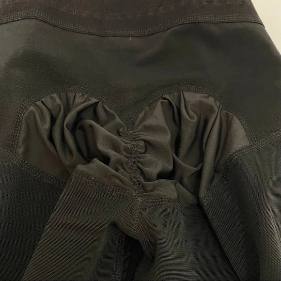 Lady Comfort BUTT LIFTER SHAPER SHORT
Colombian Shaper Tummy Control Black M/L - Picture 5 of 11